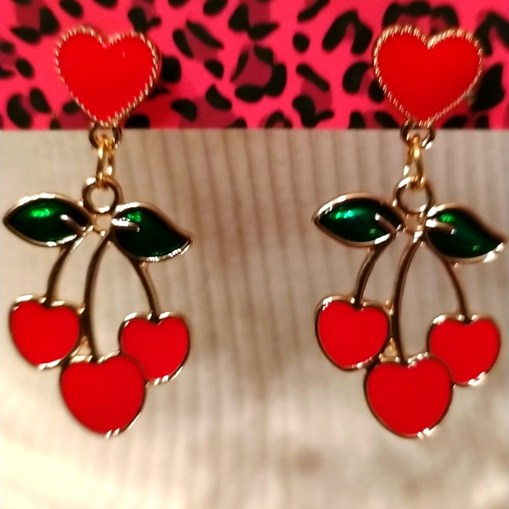 🌺so cute little enamel red hearts earrings. Hypoallergenic dangles.